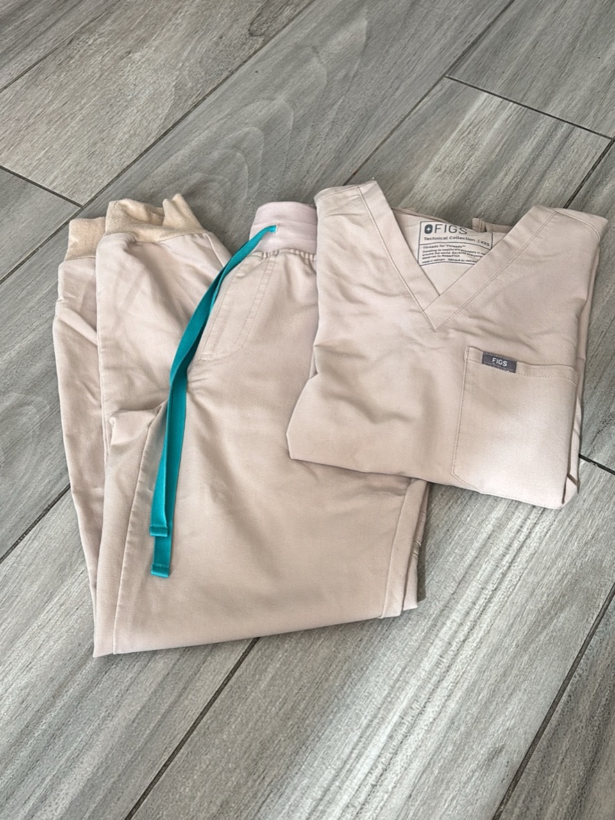 Figs Bone Scrub Set With Teal Drawstring